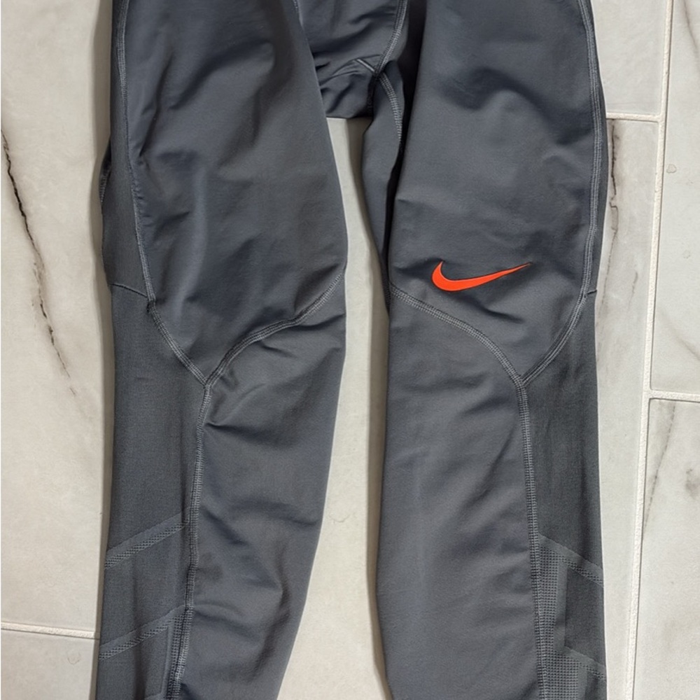Nike Pro Hyperwarm Compression leggings in Gray size medium